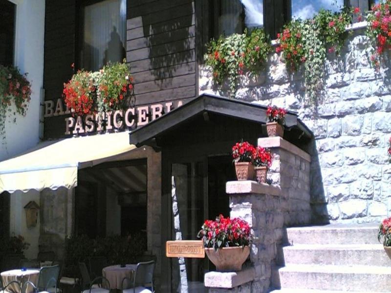 GH Hotel Monzoni Pozza di Fassa Exterior foto