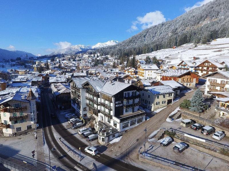 GH Hotel Monzoni Pozza di Fassa Exterior foto